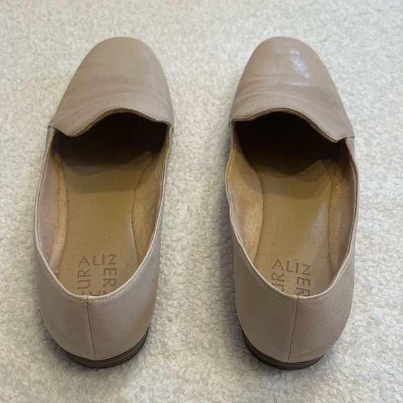 Naturalizer tan Emiline Flats - size 9 - Picture 2 of 4